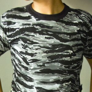 PLAYERA CAMUFLAJEADA NEGRO/GRIS