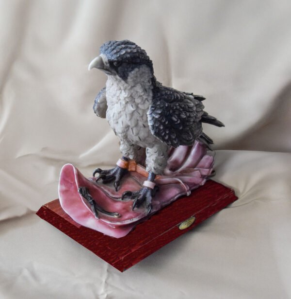 ÁGUILA SOBRE GUANTE